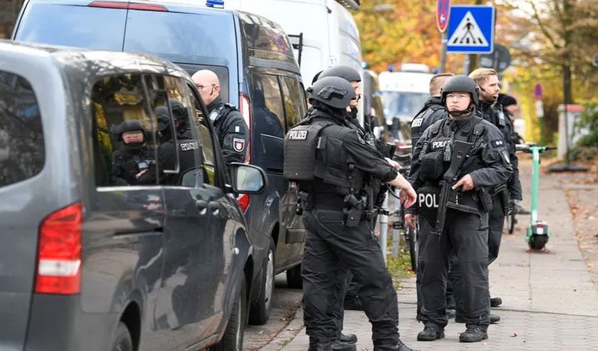 Hamburg'da Hollandalı taraftarlara kazmalı saldırı girişimi