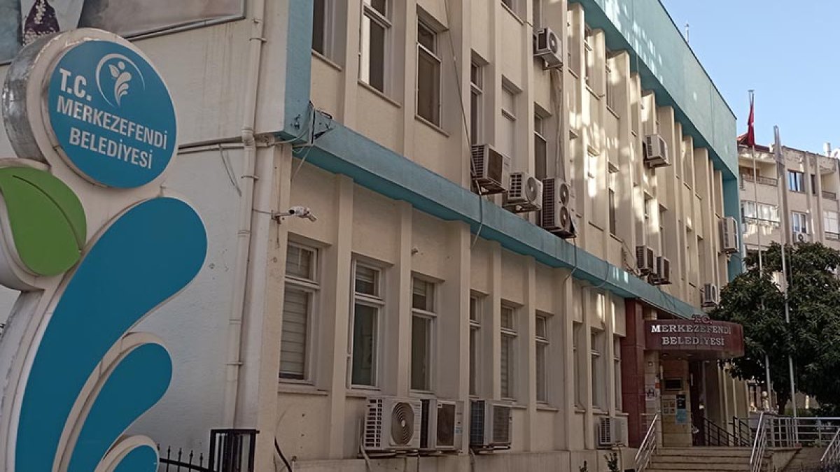 Denizli Merkezefendi Belediyesi’ne operasyon: 13 kişi gözaltında