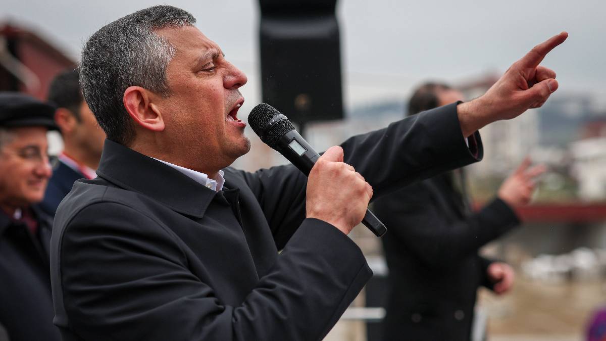 Özel’den otoyol vaadi: Bizim balyozumuz gişeleri kırmak için kalkacak