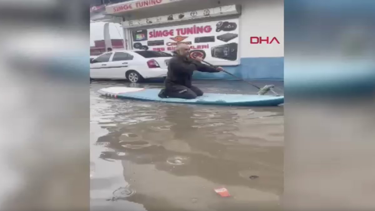 Adana'da sanayi sitesini su bastı: Esnaf sup board ile kürek çekti