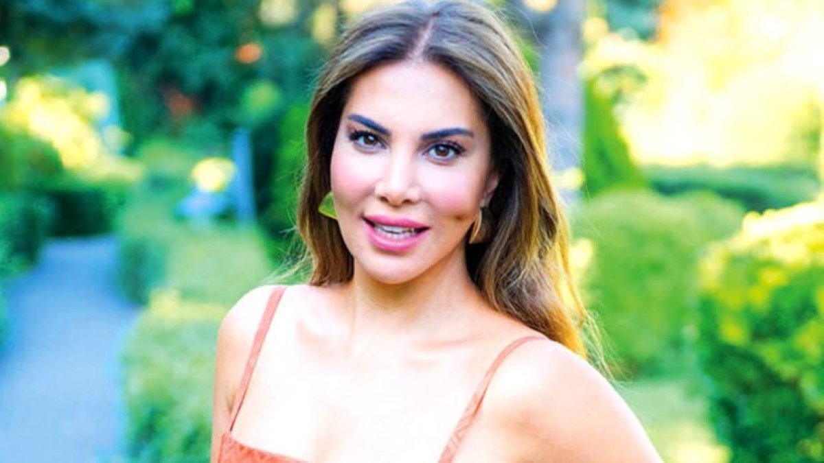 Şarkıcı Ebru Yaşar önlemini aldı! 'Yapay zeka sesimi kullanamayacak'
