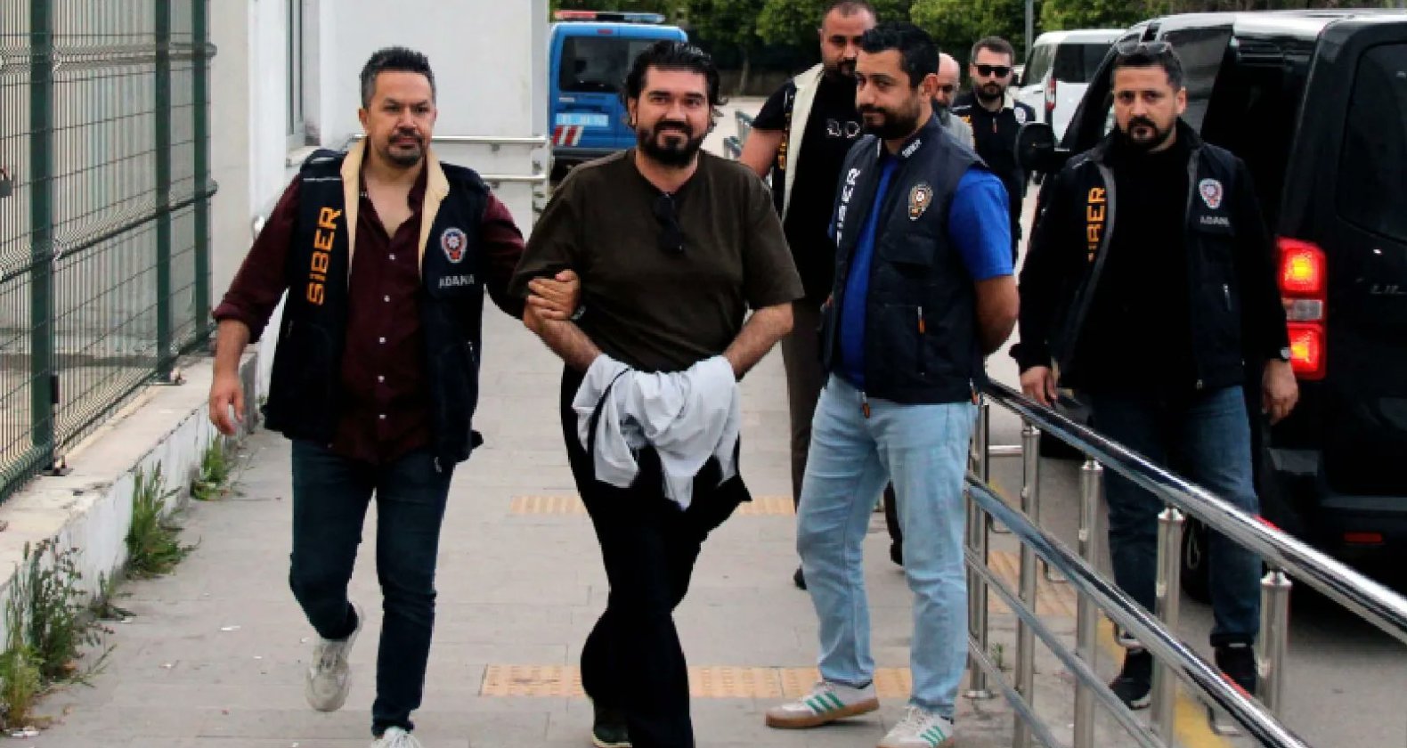 Bahis operasyonunda 'şifre' detayı! Rasim Ozan Kütahyalı’nın telefonu gündem oldu