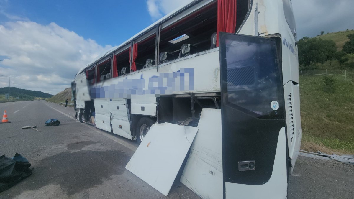 Balıkesir Susurluk'ta yolcu otobüsü devrildi