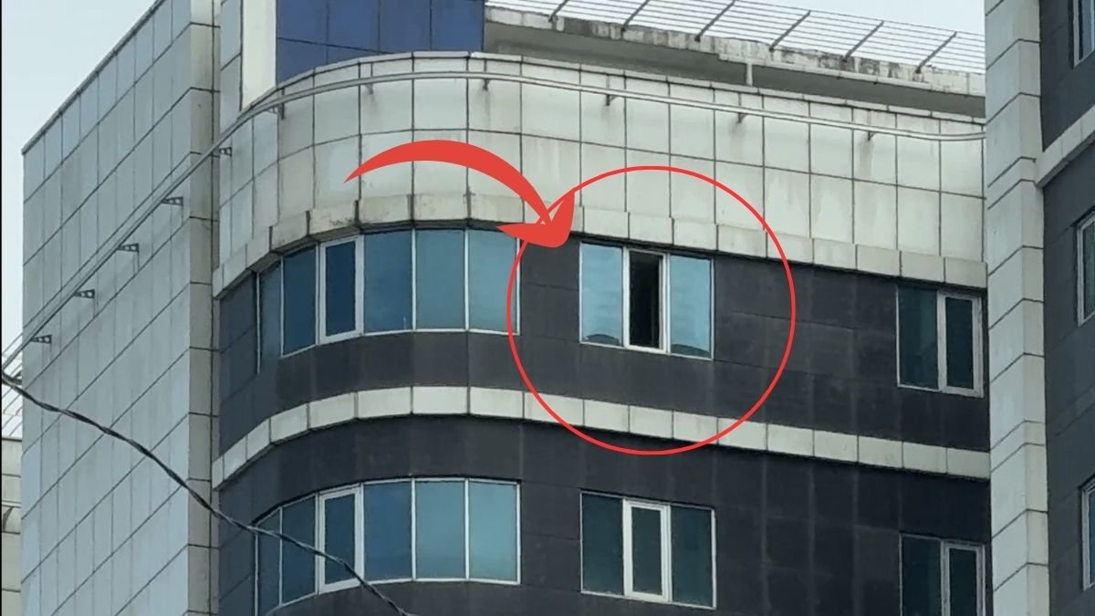Hastane'de esrarengiz ölüm: Bıçaklandı, 10'uncu kattaki odasının camından düştü
