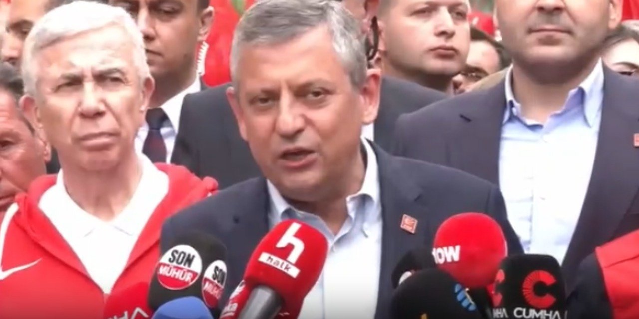Özgür Özel'den Anıtkabir'de dikkat çeken mesaj: Cumhuriyeti gençlere emanet edeceğiz