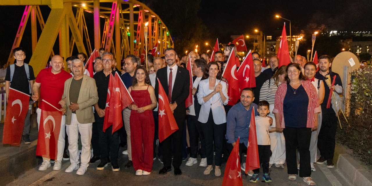 Manavgat’ta 19 Mayıs fener alayı ve konserle kutlandı