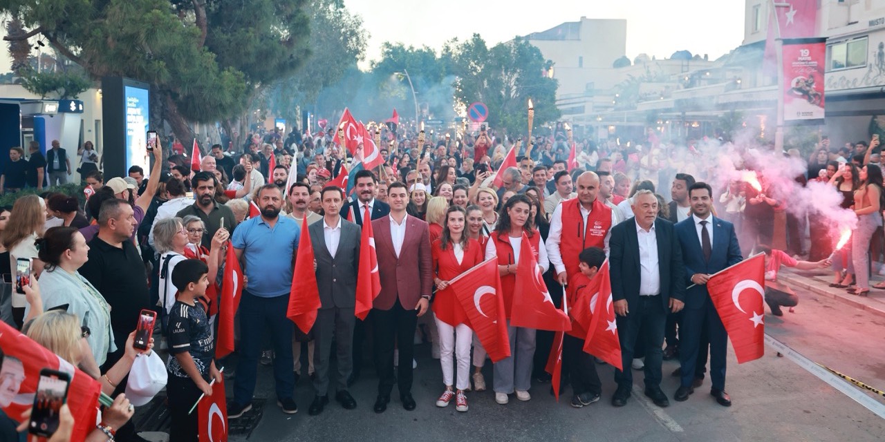 Bodrum’da 19 Mayıs etkinlikleri fener alayı ve konserlerle tamamlandı