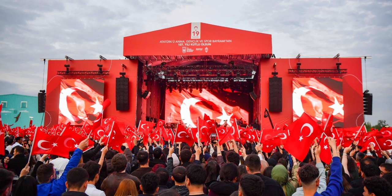 Ankara’da 19 Mayıs uçurtma şenliği ve konserlerle kutlandı