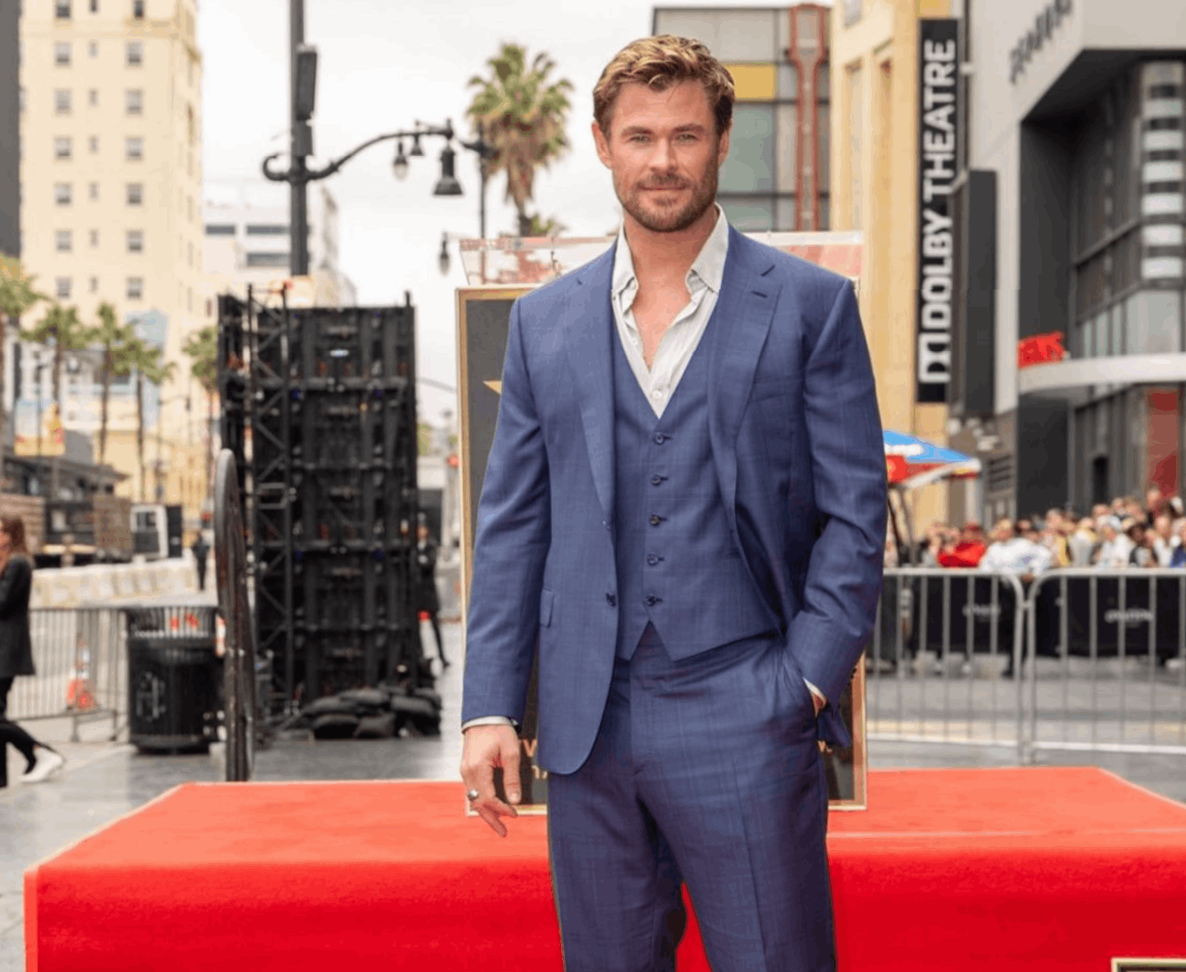 Chris Hemsworth'un ismi Hollywood Şöhretler Kaldırımı'na yazıldı