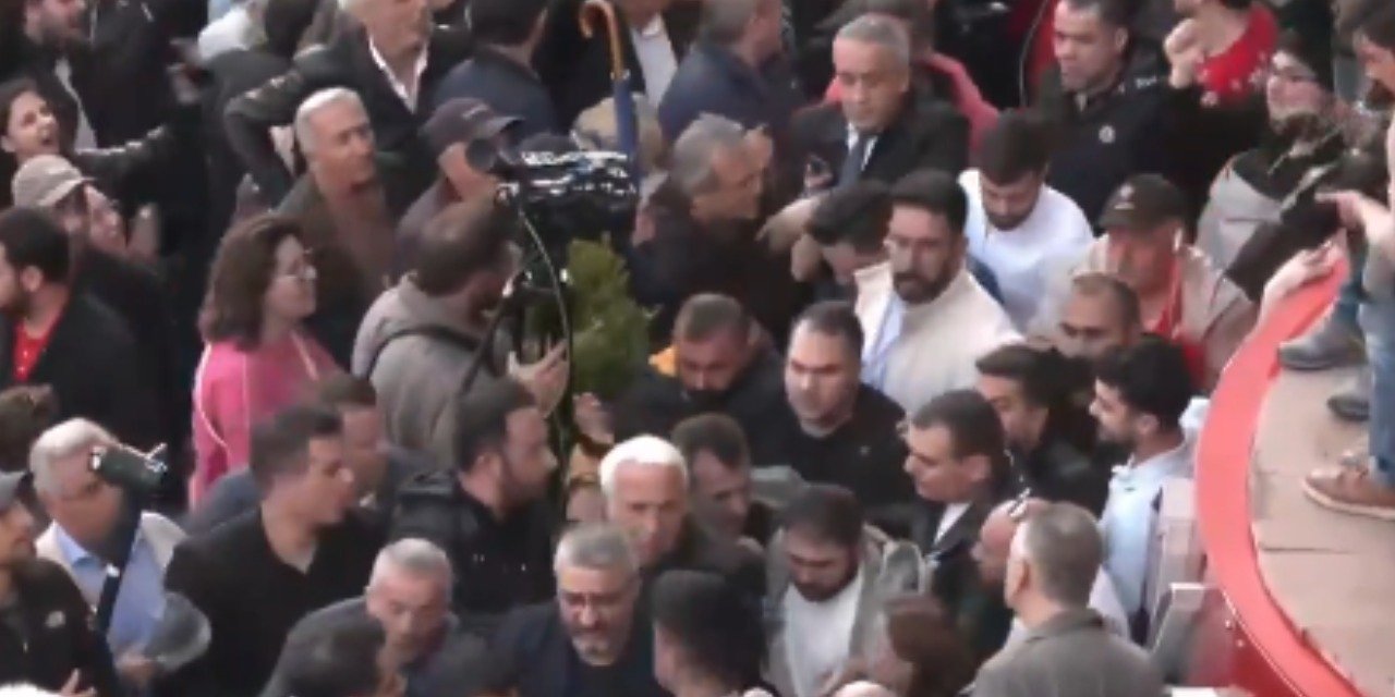 CHP binası önünde sloganlar: “Hain Kemal” sesleri yükseldi