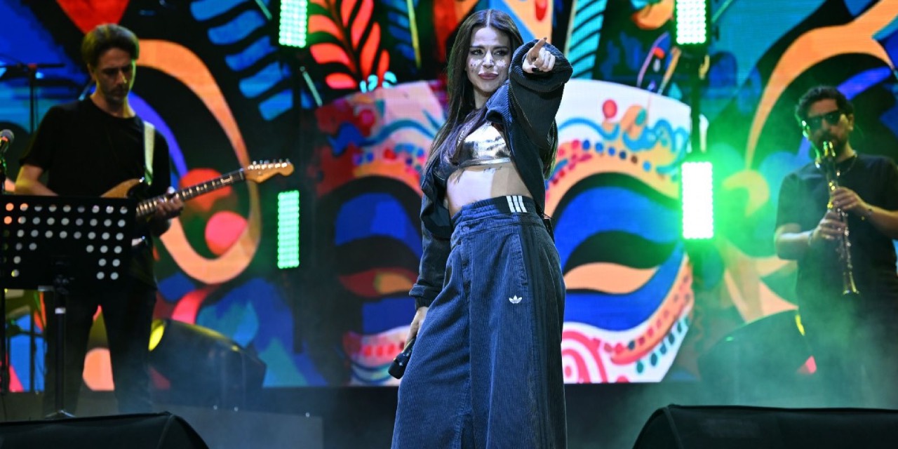 Manisa’daki Gençlik Festivali’nde Simge sahne aldı