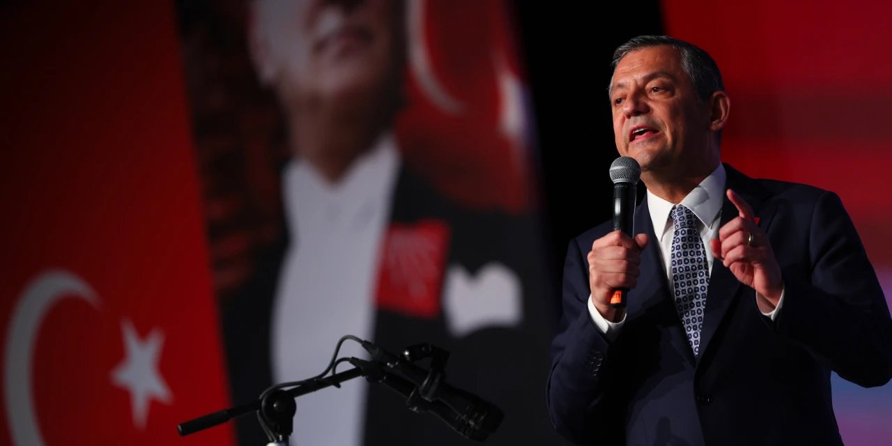 CHP'de kriz derinleşti: Özgür Özel ve heyetinin partinin banka hesaplarına erişimi donduruldu