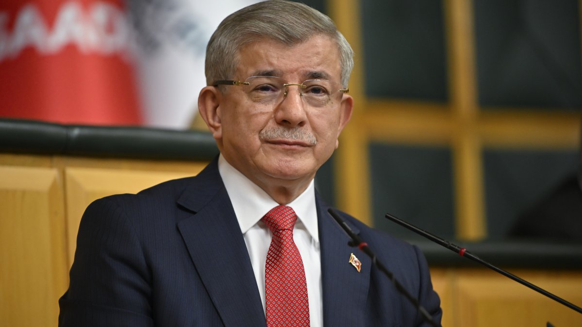 Davutoğlu’ndan çağrı: Üniversitelere güveni sarsan adımlardan kaçının