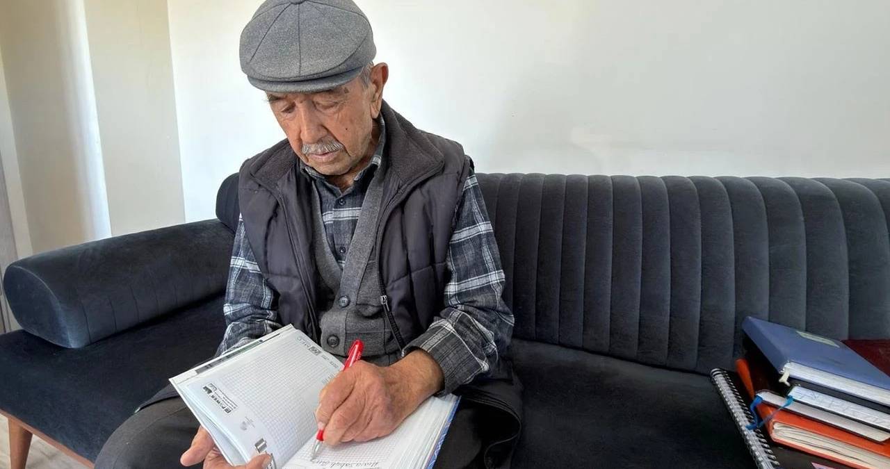 Bir ömrü bir deftere sığdırdı: 59 senedir her şeyi günlüğüne yazıyor