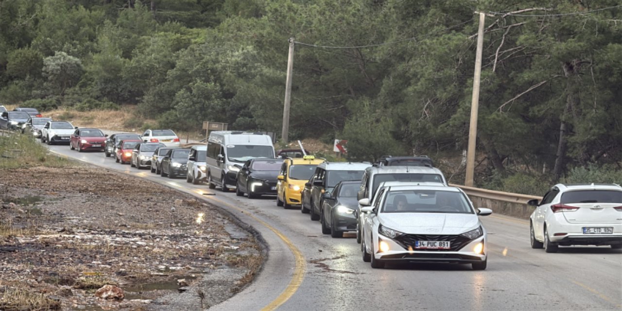 Ankara’da sağanak hayatı felç etti! Yollar göle döndü