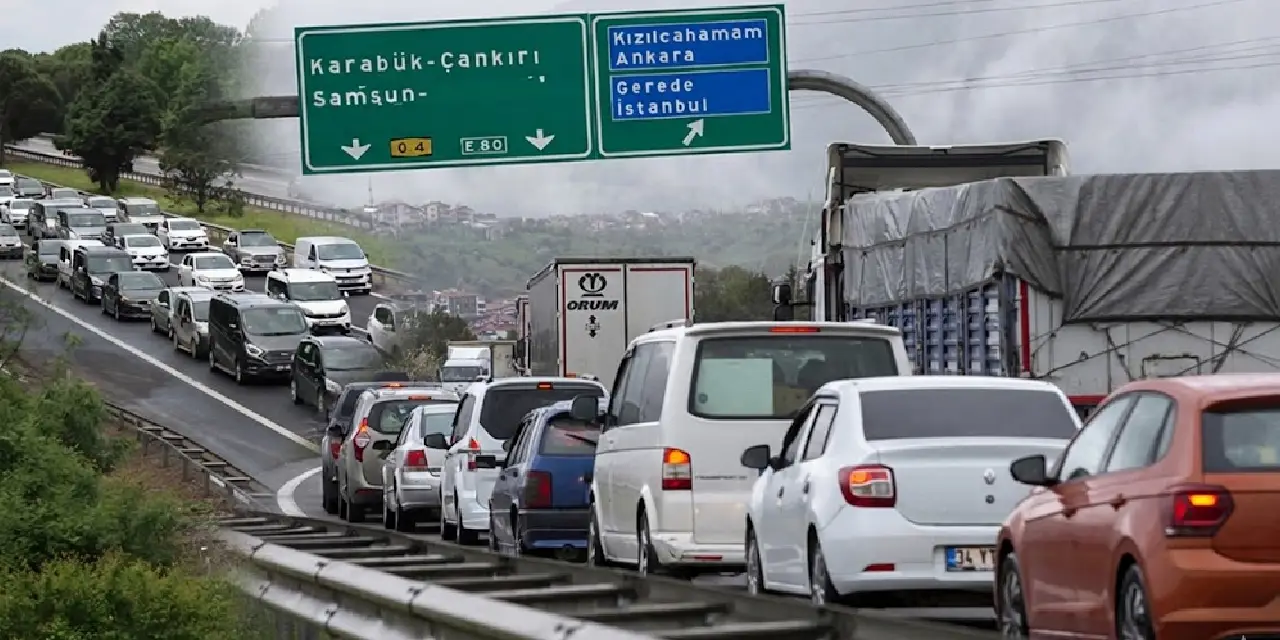 İstanbul’un Anadolu’ya açılan kapısında bayram yoğunluğu: Kilometrelerce kuyruk oluştu