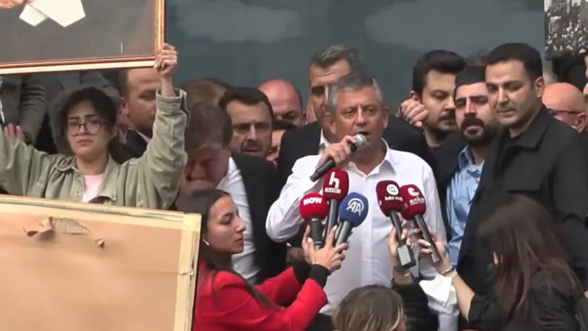 Özgür Özel: Baba ocağını geri almak üzere çıkıyoruz
