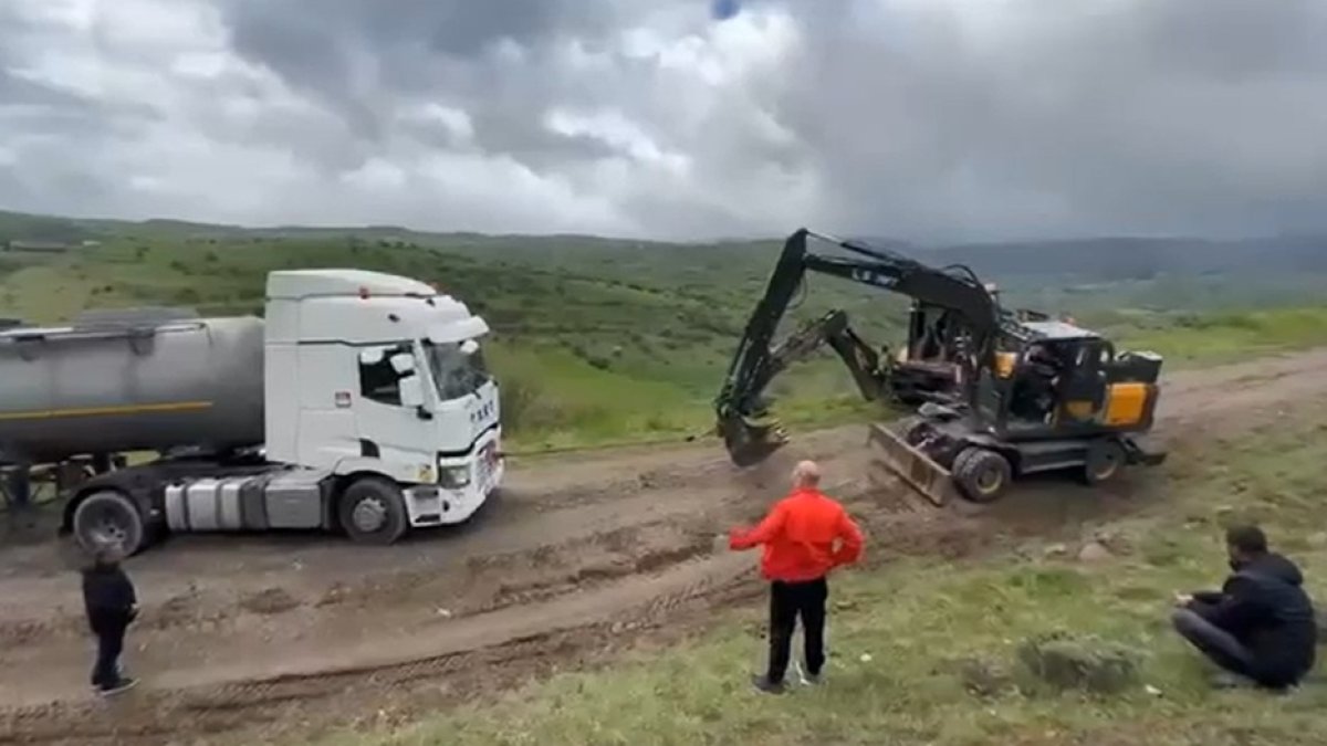 Bayram trafiğinde kaçmaya çalıştılar, çamura saplantılar