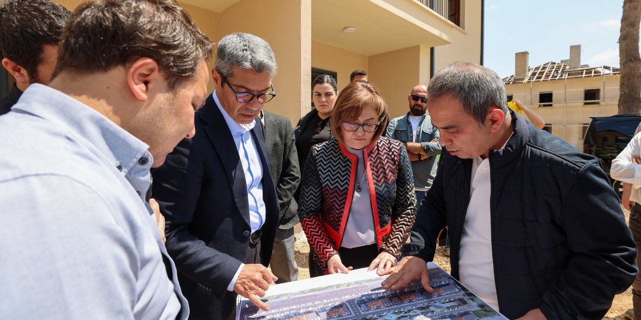 Gaziantep Büyükşehir Başkanı Şahin, TCDD Lojmanları restorasyonunu inceledi