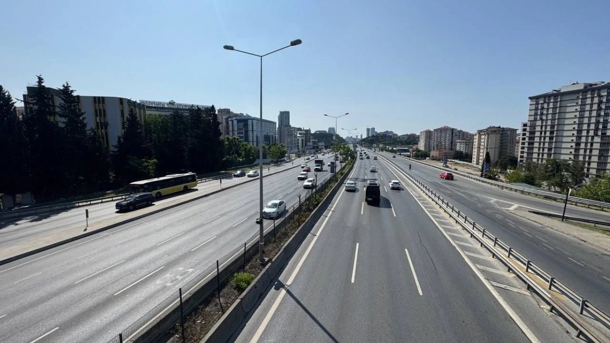 İstanbul’da bayram sabahı: Yollar boş kaldı