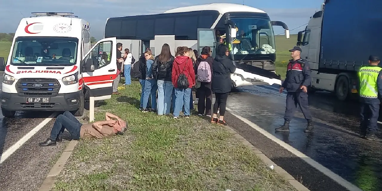 Kapadokya yolunda tur otobüsü karşı şeride uçtu: Çok sayıda yaralı var