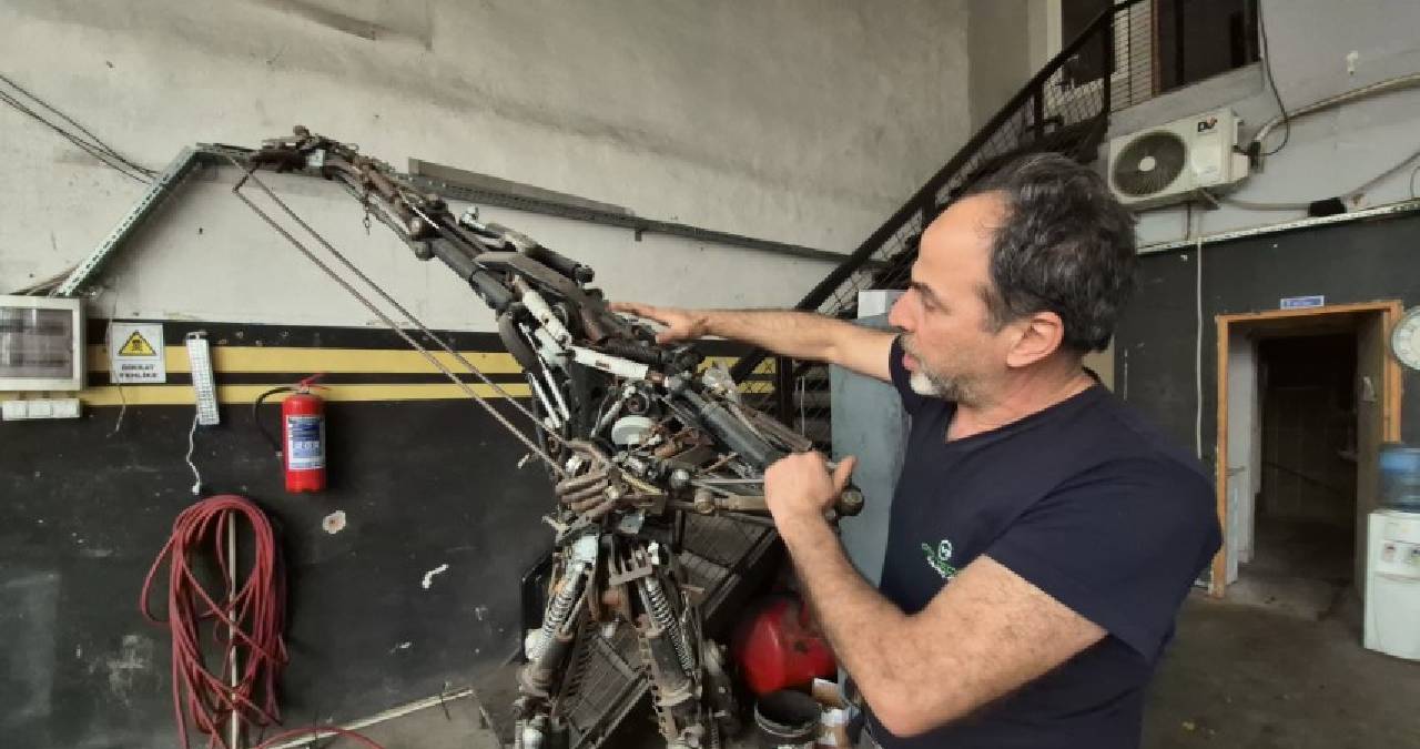 Çöpe gitmesin dedi 850 parçayı birleştirdi! Eserinde Filistin direnişini konu edindi