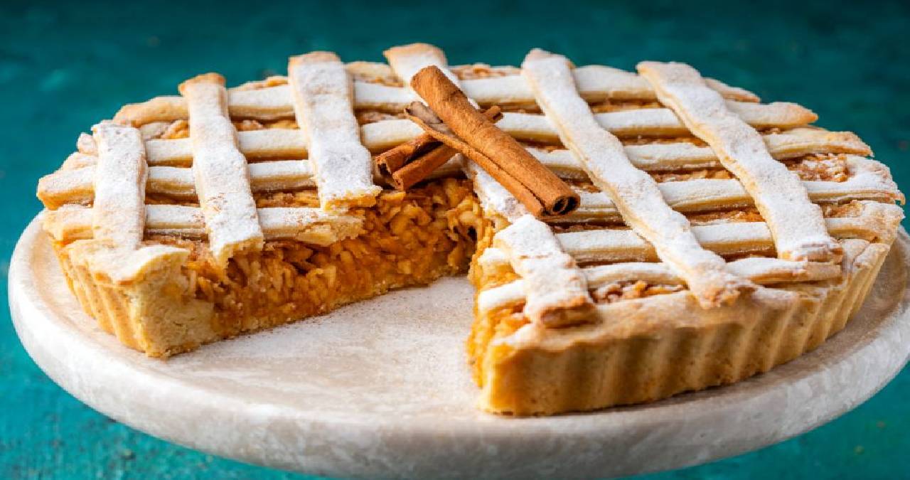 Kıyır kıyır ağızda dağılan tam ölçülü elmalı tart tarifi