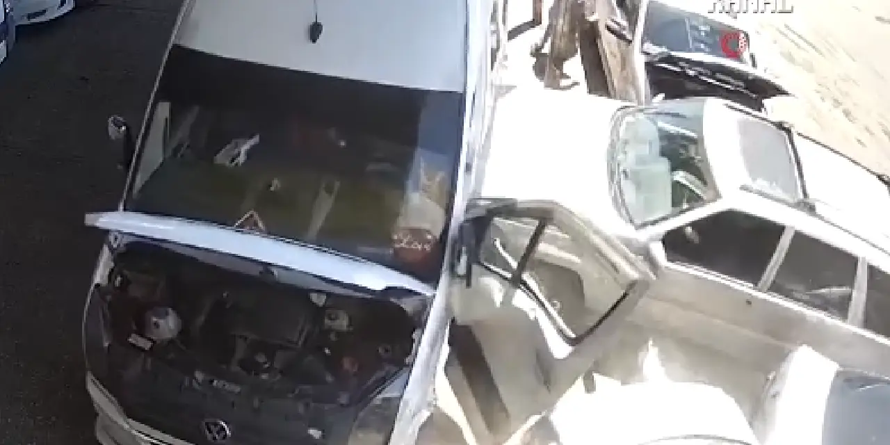 Kontrolden çıkan otomobil sanayiyi birbirine kattı: 7 aracı biçti, ortalığı savaş alanına çevirdi