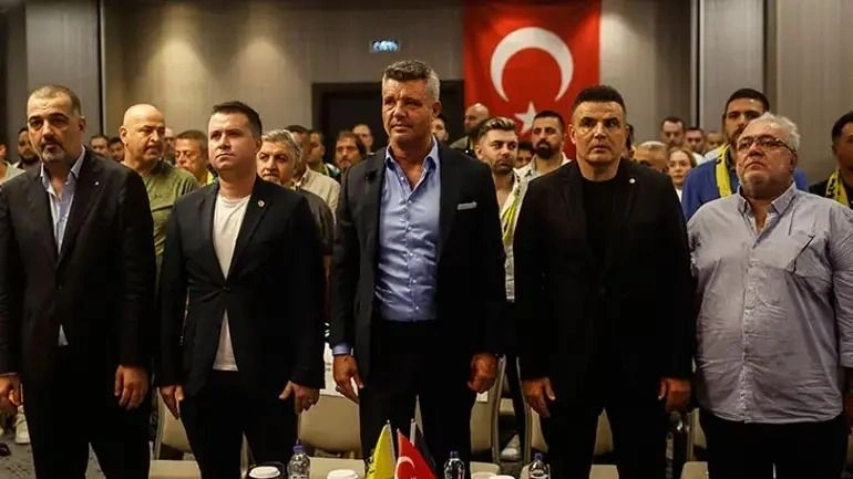 Fenerbahçe'de Kongre öncesi yaprak dökümü