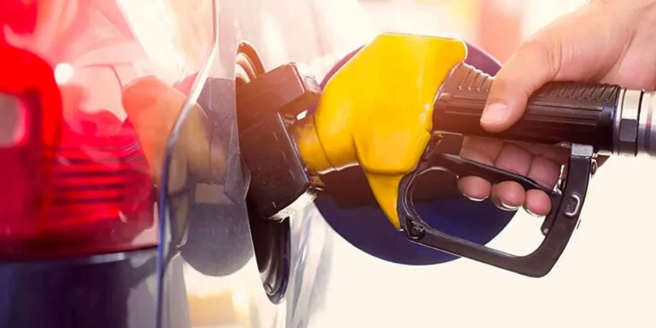 Akaryakıta çifte zam! Benzin ve motorin fiyatları gece yarısı değişti