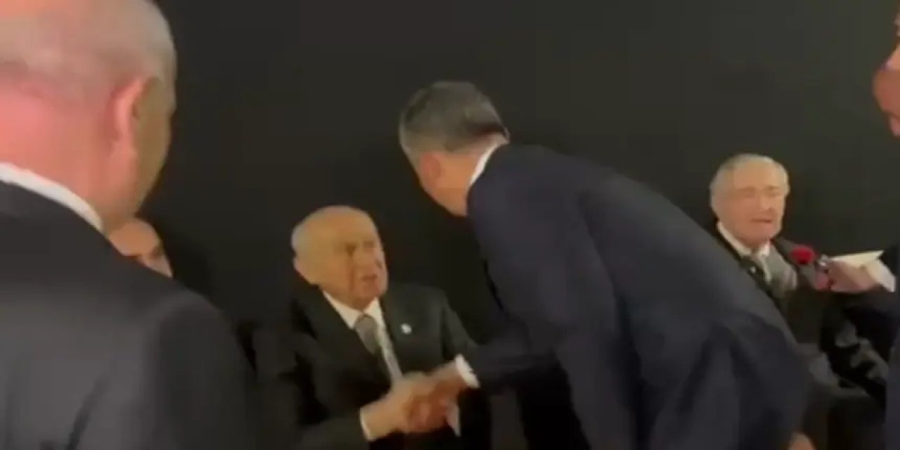 Bahçeli ve Özel aynı karede: Tokalaştıkları anlar gündem oldu