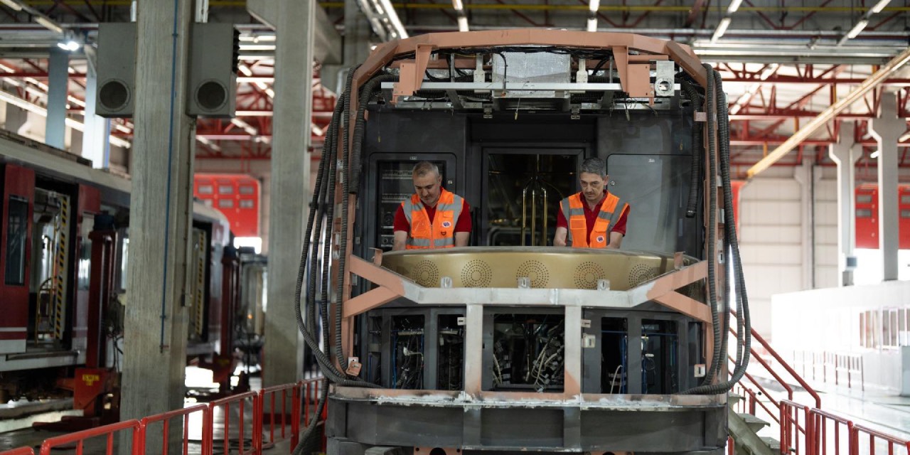 İzmir metro araçlarını kendi imkânlarıyla yeniliyor