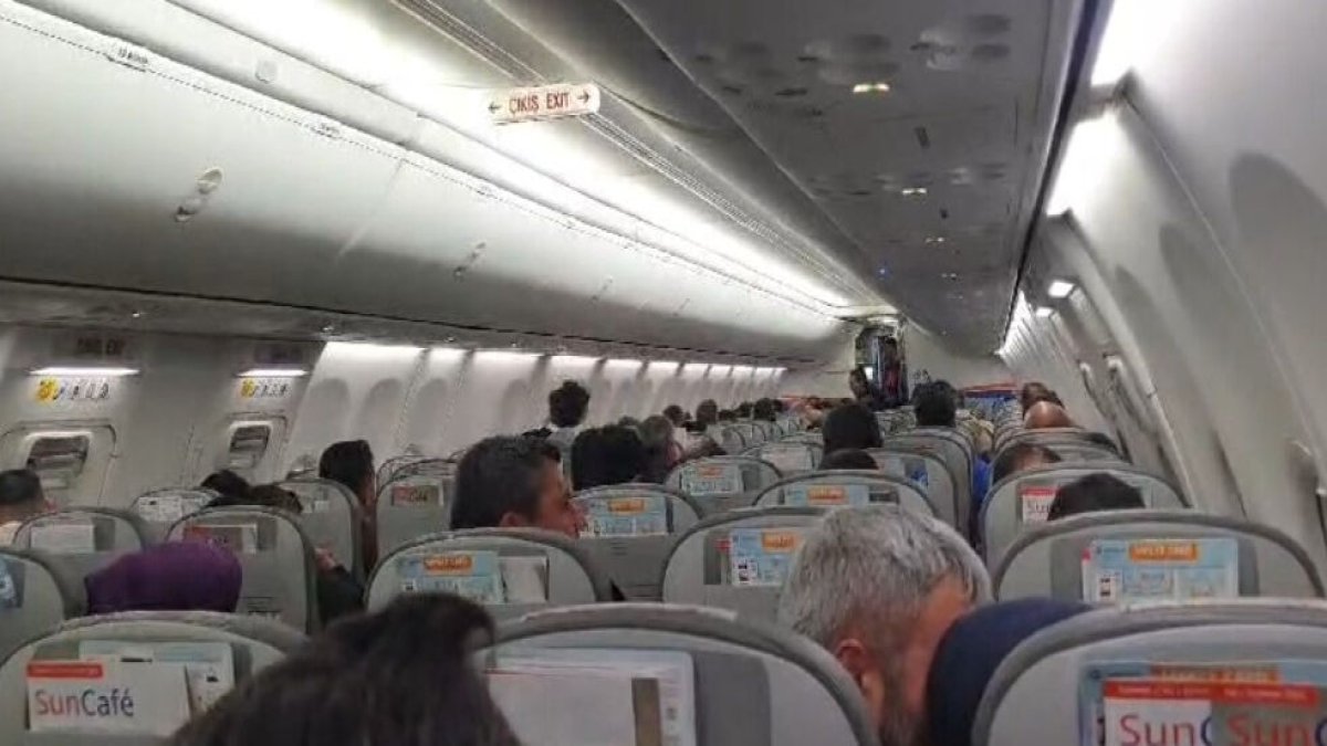 Ankara - İzmir uçağı tahliye edildi: Bir anda dumanlar yükseldi