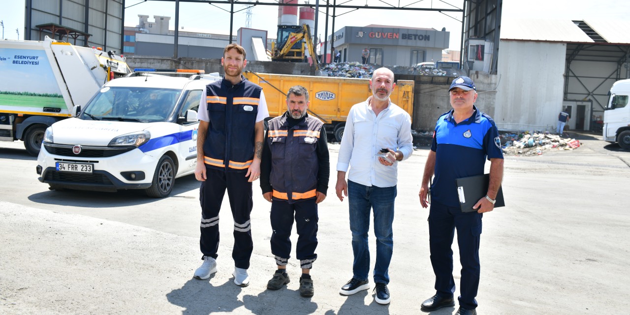 Esenyurt'ta yanlışlıkla çöpe atılan 35 bin lira sahibine ulaştırıldı