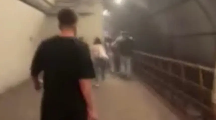 M7 Metro hattında arıza: Yolcular tünelde yürüdü
