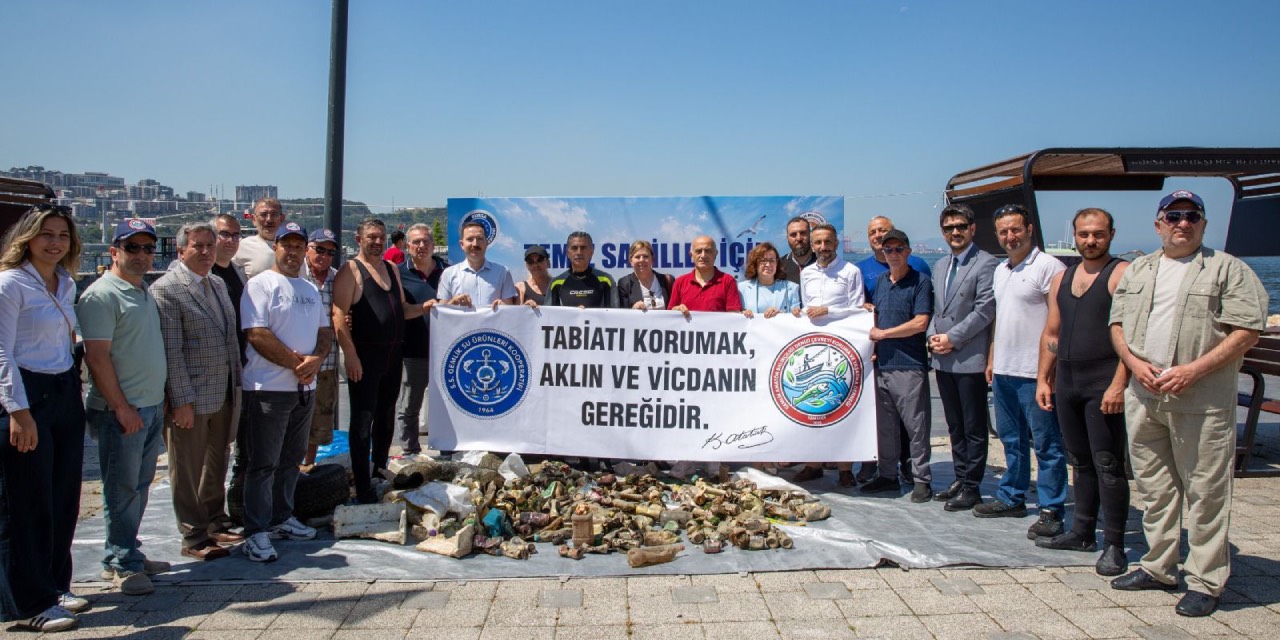 Gemlik İskelesi’nde deniz dibi temizliği gerçekleştirildi