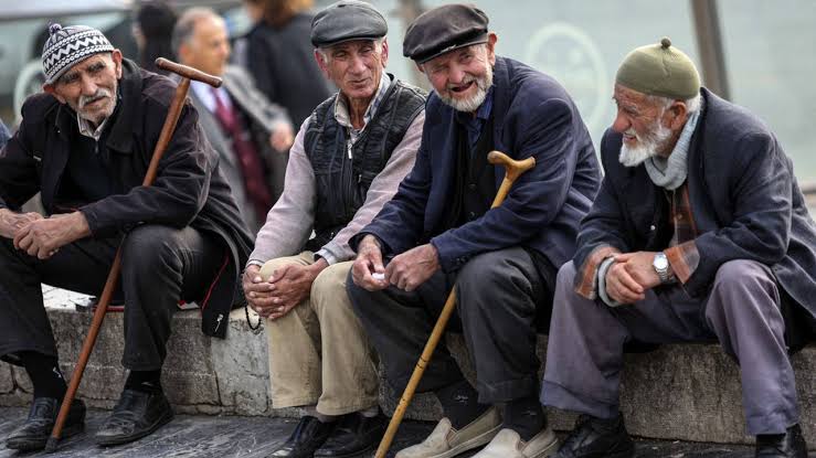 Emeklilere bayram müjdesi! Hesaplara yatıyor