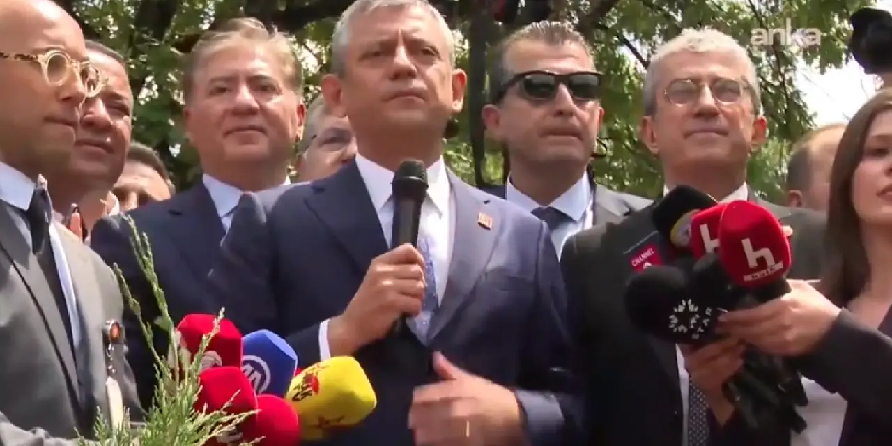 Özgür Özel’den TBMM önünde açıklama: “Yürekli insanlar oyunu bozdu”