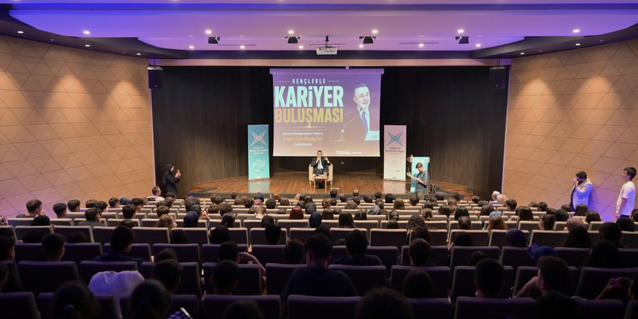 Başkan Vekili Aksoy'dan gençlerle kariyer sohbeti