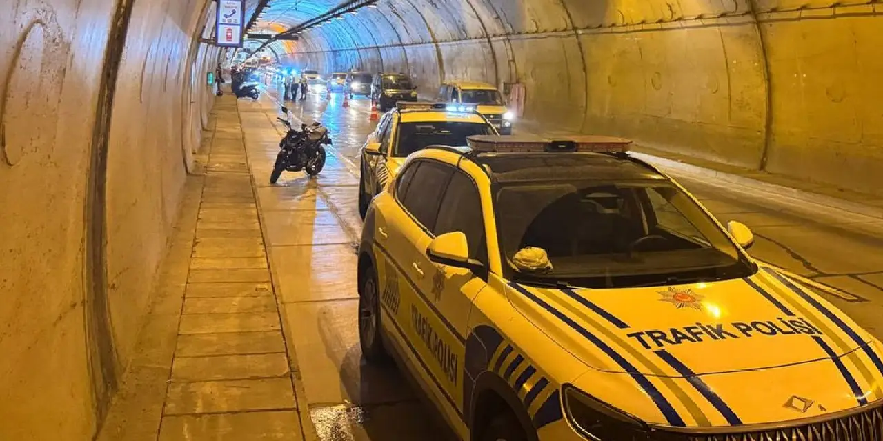 Bomonti-Dolmabahçe Tüneli’nde yağ faciası: 5 motosiklet devrildi, 3 yaralı