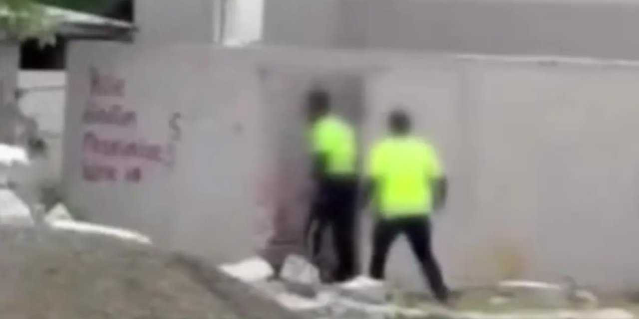 Trafik polislerinin bir kişiyi darp ettiği iddiası: Görüntüler tepki çekti