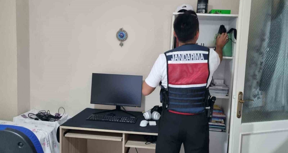 MİT'ten kredi kartı şebekesine darbe: 3 gözaltı