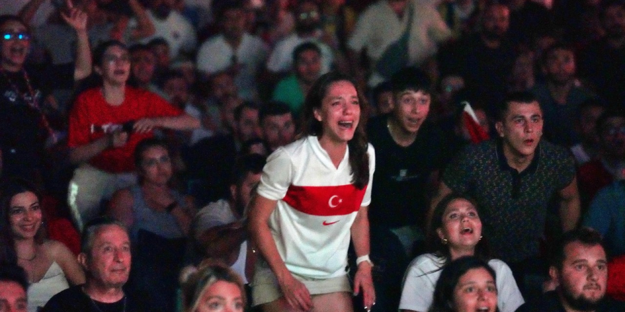 İzmir’de Dünya Kupası maçları dev ekranlarda izlenecek