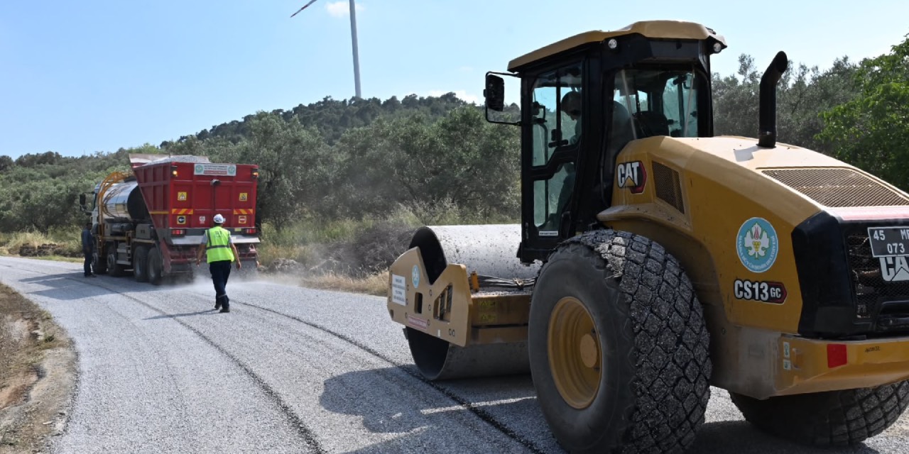 Manisa’da Tütenli-İlyaslar yolunda asfalt çalışmaları başladı
