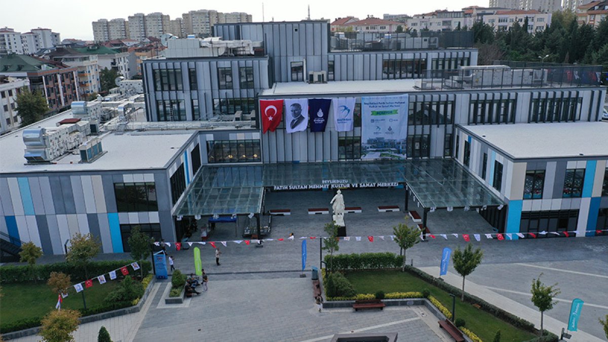 Beylikdüzü Belediyesi'ne operasyon: 27 kişi gözaltına alındı