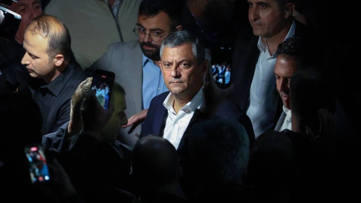 Özgür Özel'den yeni parti hamlesi gelir mi?