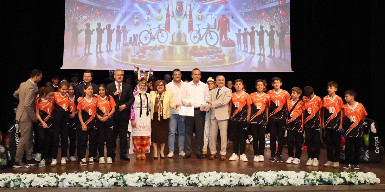 Gaziantep’te 2024-2025 Okul Sporları sezonunda dereceye giren öğrenciler ödüllendirildi