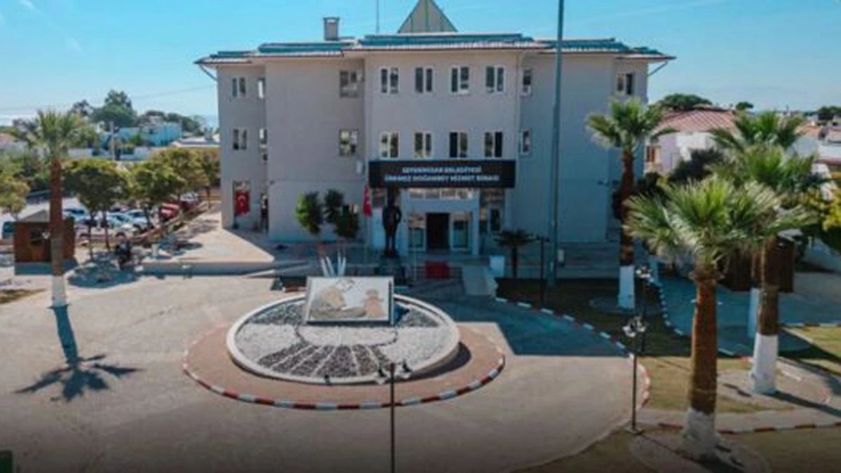 İzmir Seferihisar Belediyesi'ne operasyon