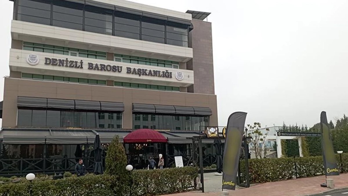 Baro başkanı dahil 12 avukat gözaltında
