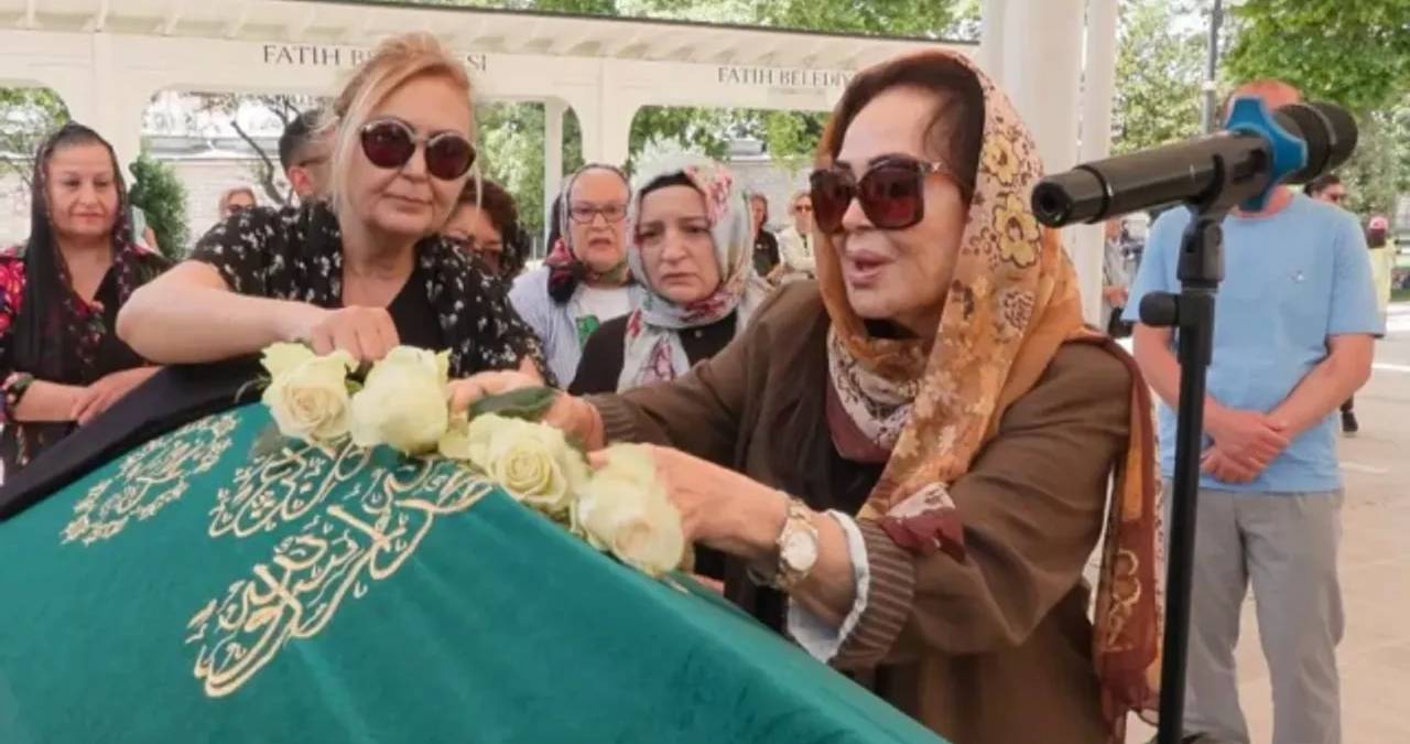 Türkan Şoray Panter Emel’in cenazesinde gözyaşlarını tutamadı: ‘Beni sinemayla ilk tanıştıran kişiydi’